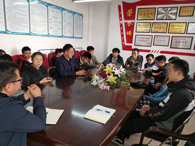 27d55fb77ff34616a7dfe3dbda896ec6.jpg 就业动员会2.jpg