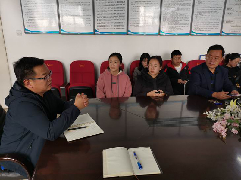 caea3d70979d432f9cc92df9d387e064.jpg 就业动员会1.jpg